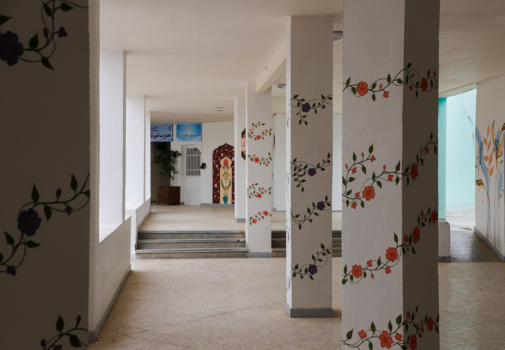 اجرای طرح گسترده رنگ‌آمیزی و زیباسازی فضاهای دانشجویی دانشگاه بیرجند