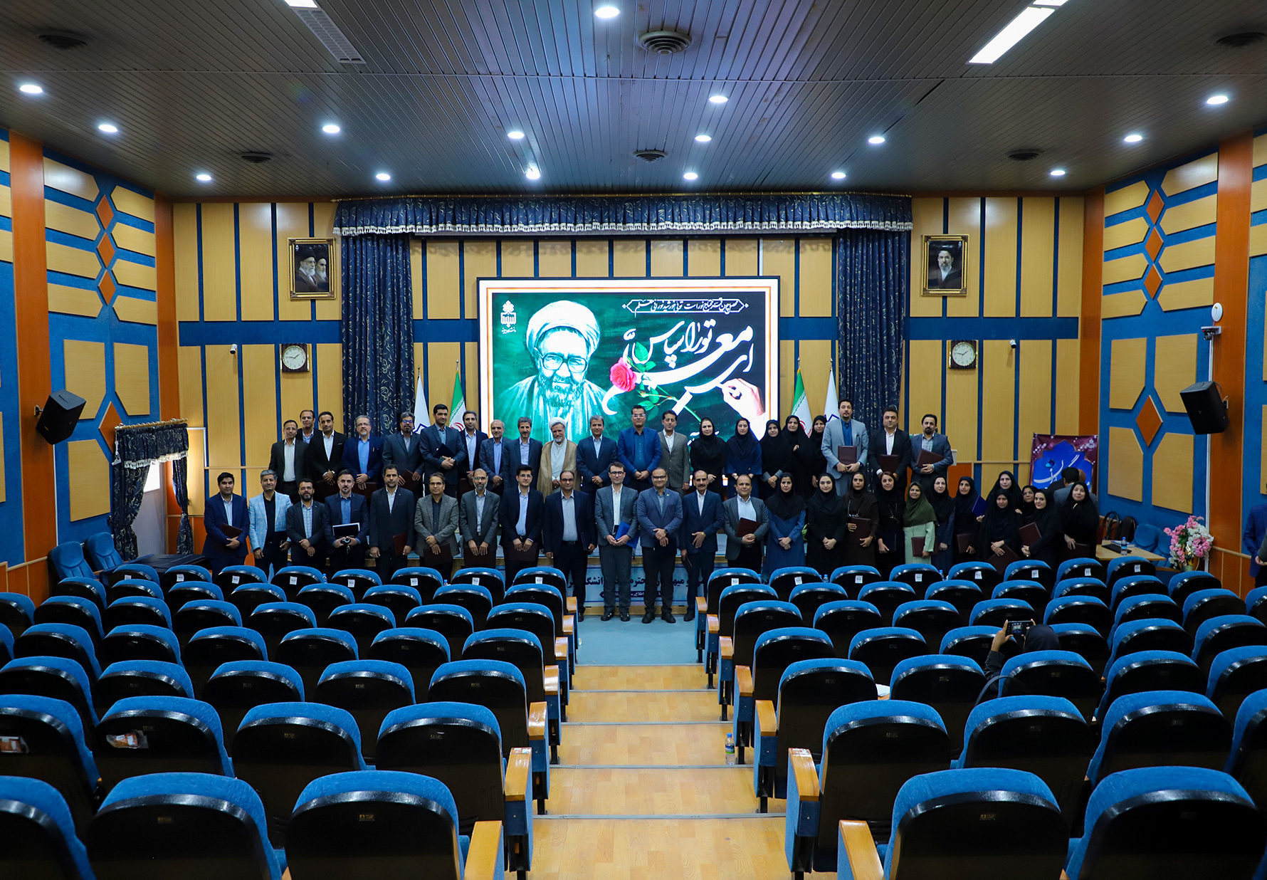 برگزاری آیین گرامیداشت دهه سرآمدی آموزش و تجلیل از سرآمدان آموزشی و فرهنگی دانشگاه بیرجند